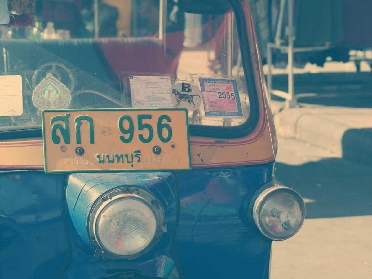 MagSafe Travel Charger alternate angle